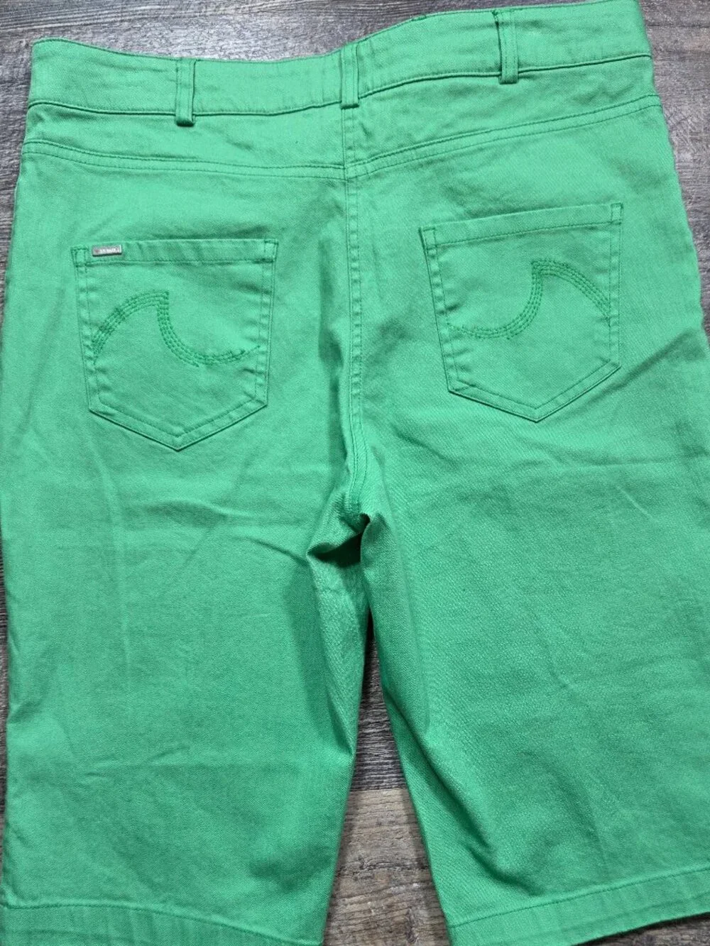 In Moda Bermuda Shorts Sz 9-10 Vibrant Green Denim Style Mid Rise